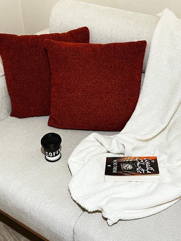 Creative Ideas for Refreshing Your Living Room on a Budget